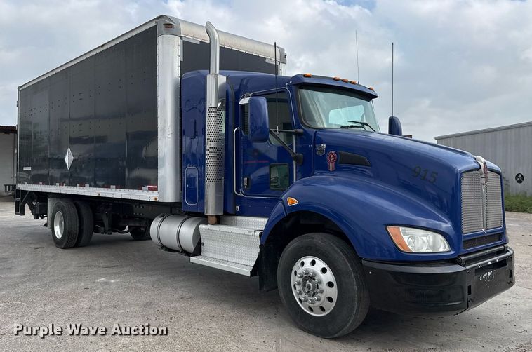 image for item EJ3299 2013 Kenworth box truck