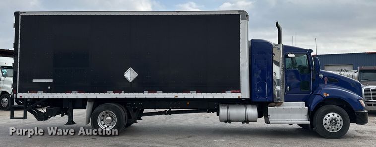 image for item EJ3299 2013 Kenworth box truck