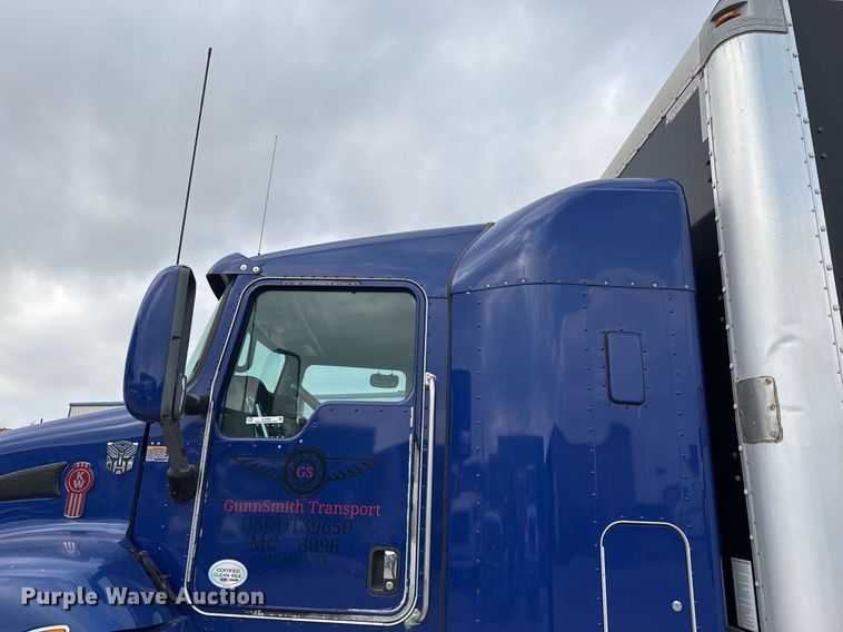 image for item EJ3299 2013 Kenworth box truck