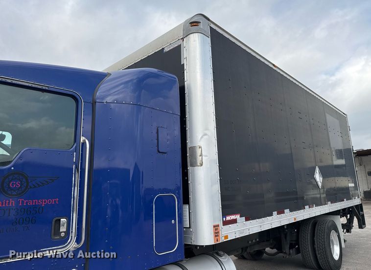 image for item EJ3299 2013 Kenworth box truck