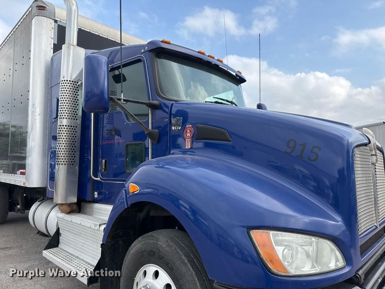 image for item EJ3299 2013 Kenworth box truck