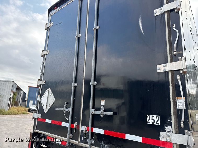 image for item EJ3299 2013 Kenworth box truck