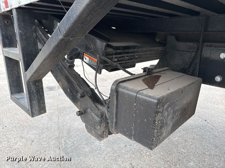 image for item EJ3299 2013 Kenworth box truck