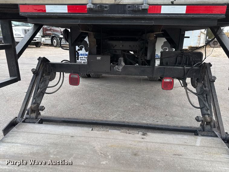 image for item EJ3299 2013 Kenworth box truck