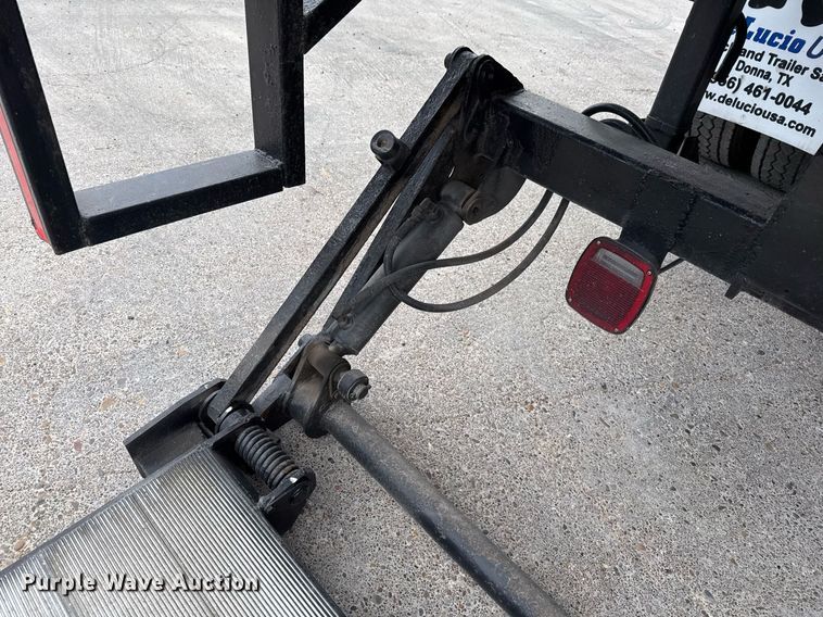 image for item EJ3299 2013 Kenworth box truck