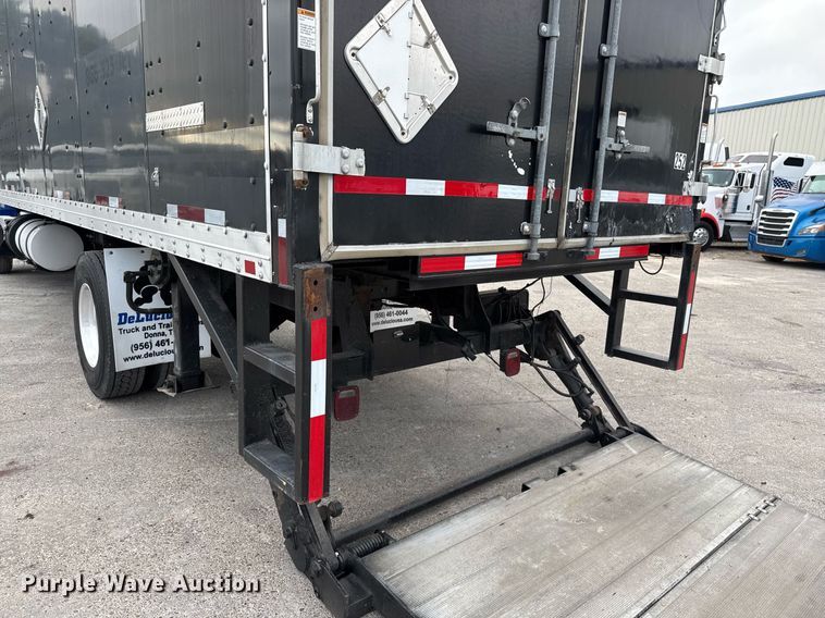 image for item EJ3299 2013 Kenworth box truck