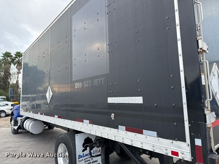 image for item EJ3299 2013 Kenworth box truck