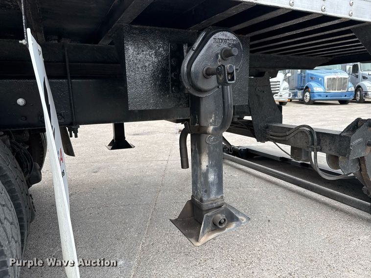 image for item EJ3299 2013 Kenworth box truck