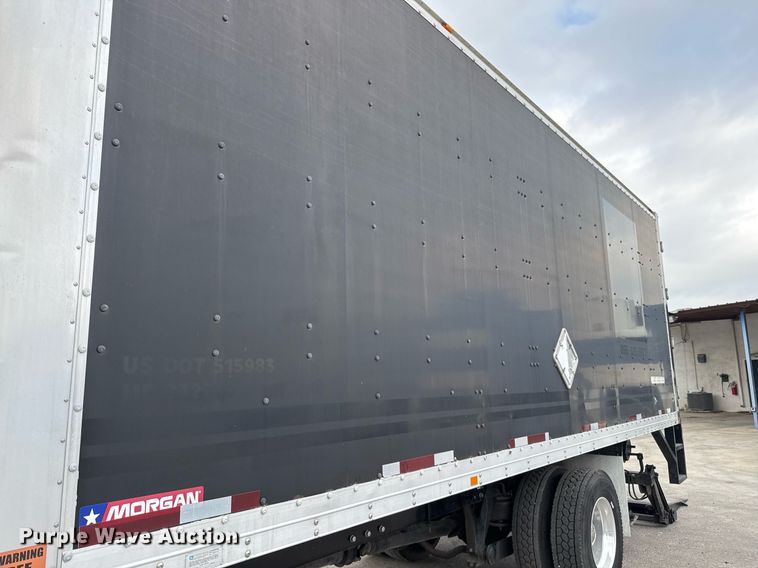 image for item EJ3299 2013 Kenworth box truck