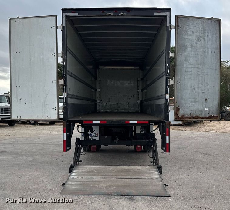 image for item EJ3299 2013 Kenworth box truck