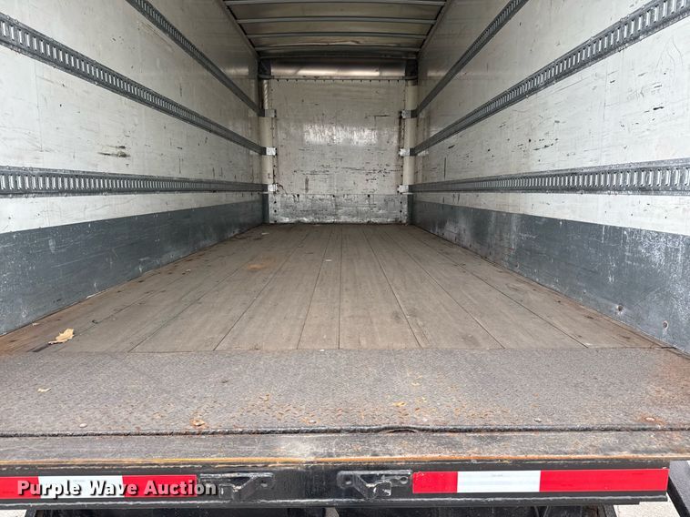 image for item EJ3299 2013 Kenworth box truck