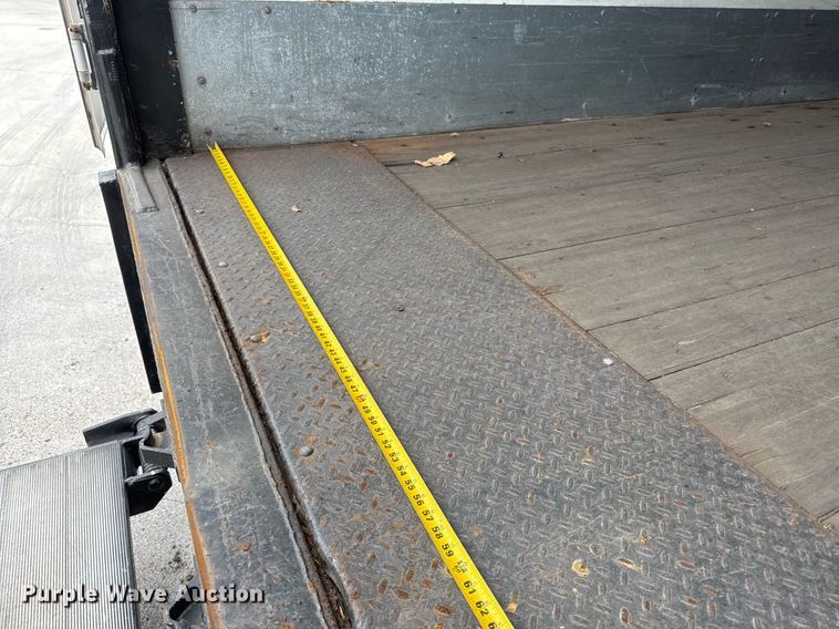 image for item EJ3299 2013 Kenworth box truck