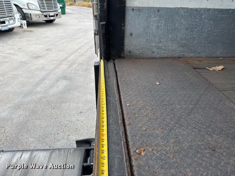 image for item EJ3299 2013 Kenworth box truck