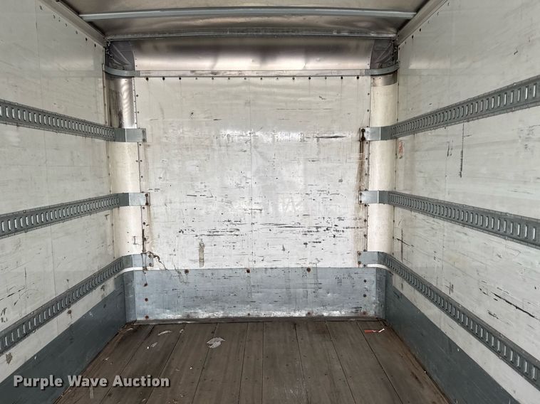 image for item EJ3299 2013 Kenworth box truck