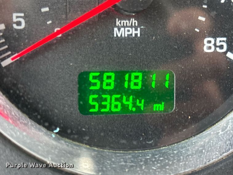 image for item EJ3299 2013 Kenworth box truck