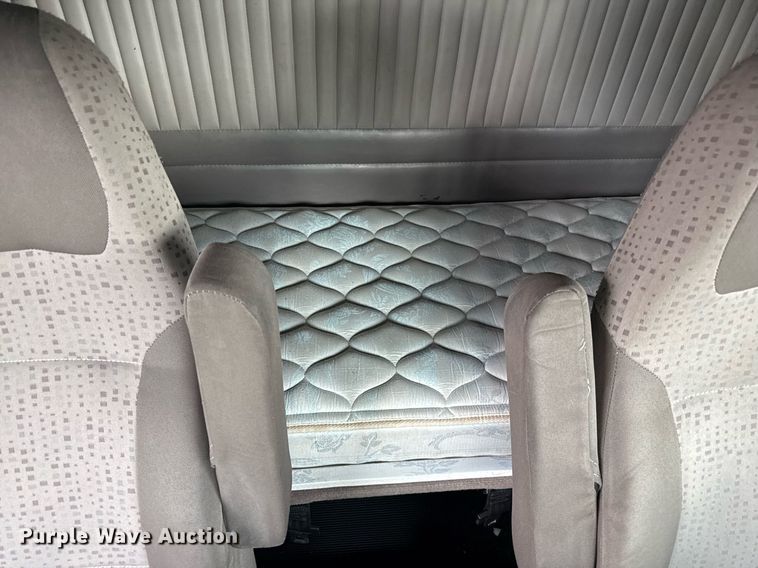 image for item EJ3299 2013 Kenworth box truck