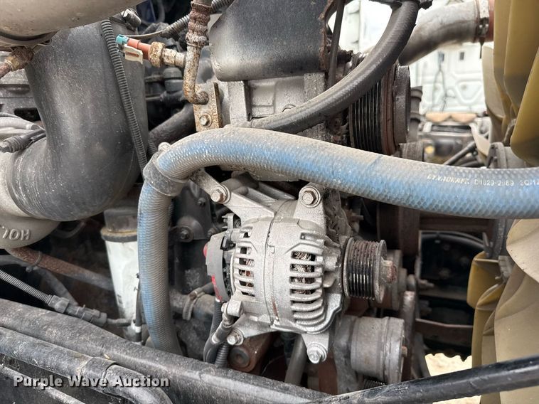 image for item EJ3299 2013 Kenworth box truck