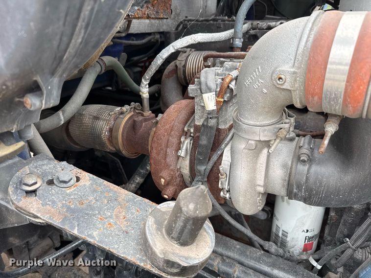 image for item EJ3299 2013 Kenworth box truck