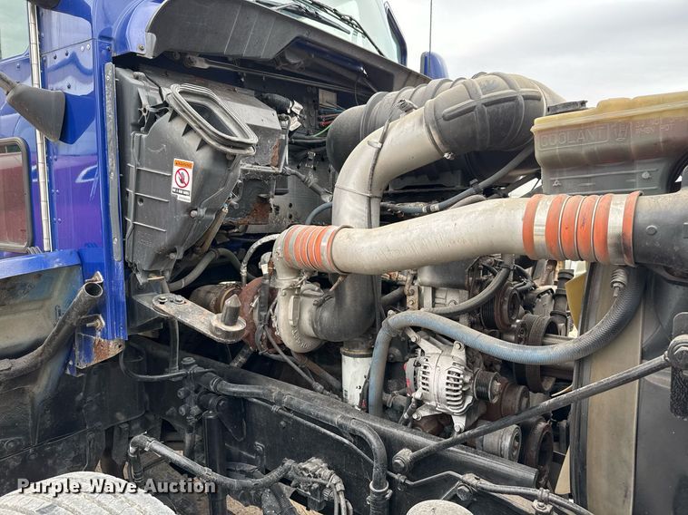 image for item EJ3299 2013 Kenworth box truck