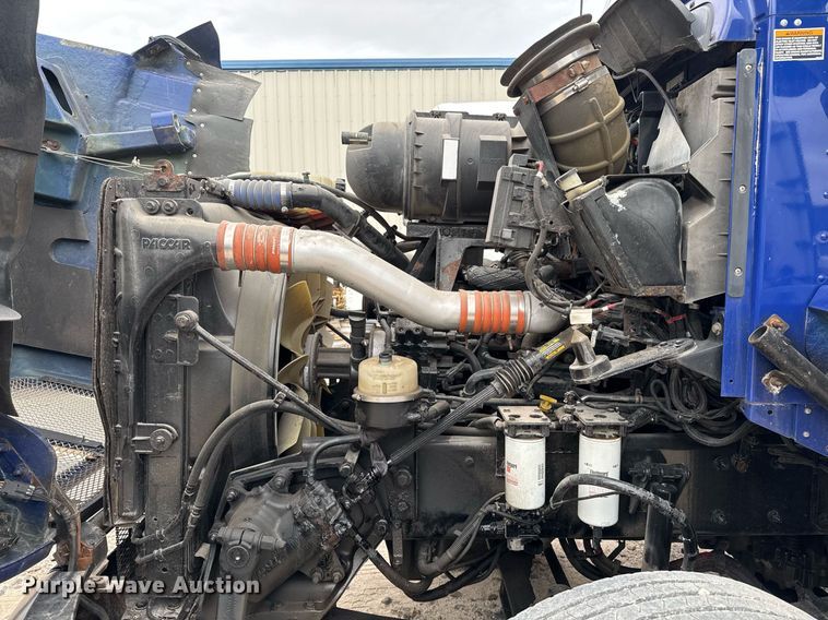 image for item EJ3299 2013 Kenworth box truck