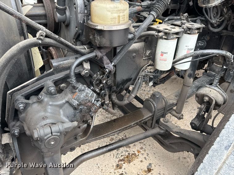 image for item EJ3299 2013 Kenworth box truck