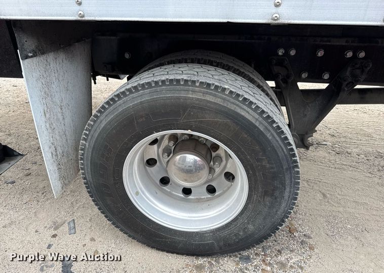 image for item EJ3299 2013 Kenworth box truck