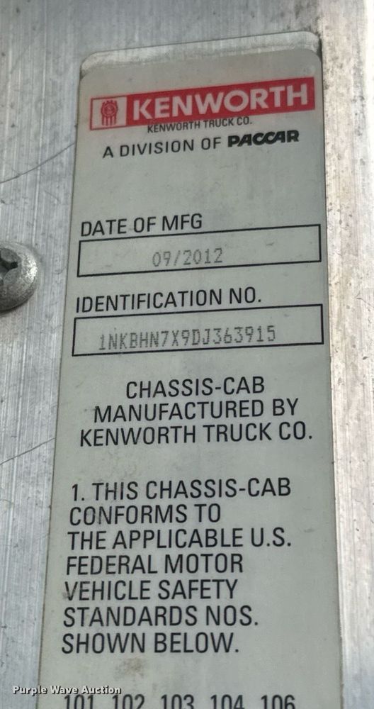 image for item EJ3299 2013 Kenworth box truck