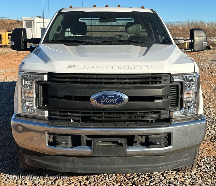 image for item EJ5212 2019 Ford F350 Super Duty flatbed pickup truck