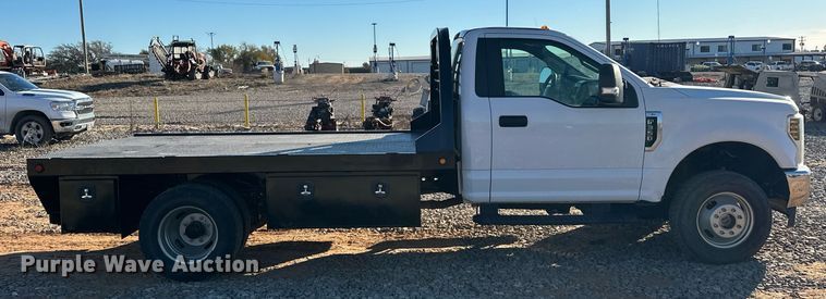 image for item EJ5212 2019 Ford F350 Super Duty flatbed pickup truck