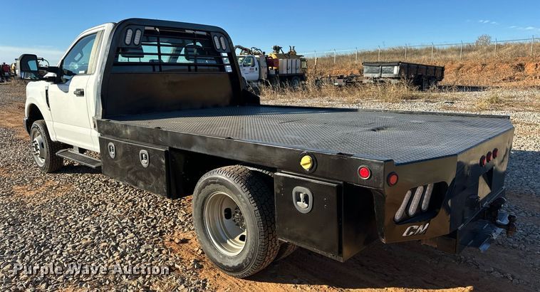 image for item EJ5212 2019 Ford F350 Super Duty flatbed pickup truck