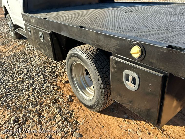 image for item EJ5212 2019 Ford F350 Super Duty flatbed pickup truck