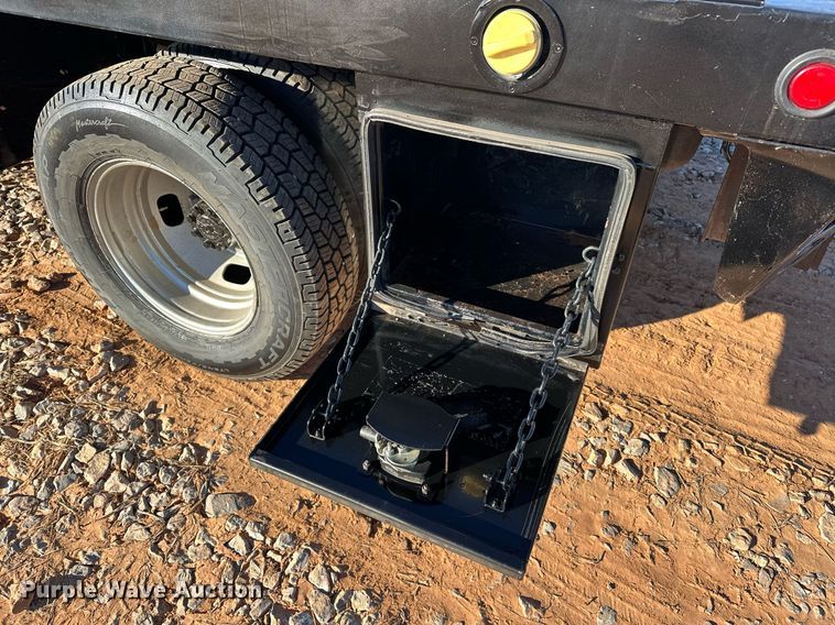 image for item EJ5212 2019 Ford F350 Super Duty flatbed pickup truck