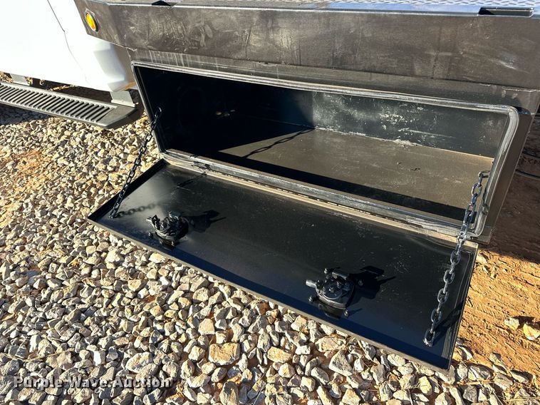 image for item EJ5212 2019 Ford F350 Super Duty flatbed pickup truck