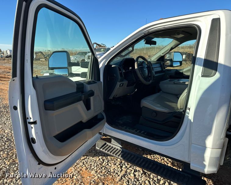 image for item EJ5212 2019 Ford F350 Super Duty flatbed pickup truck