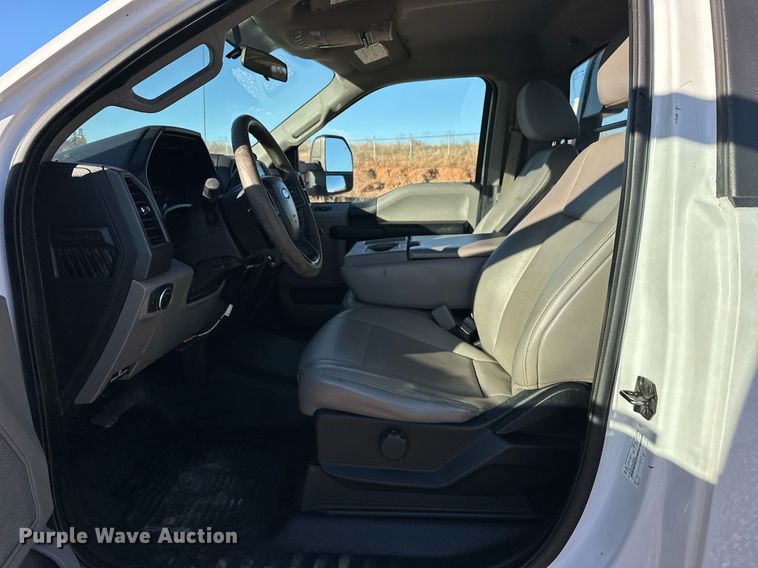 image for item EJ5212 2019 Ford F350 Super Duty flatbed pickup truck