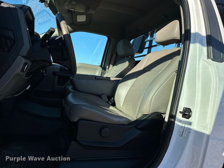 image for item EJ5212 2019 Ford F350 Super Duty flatbed pickup truck