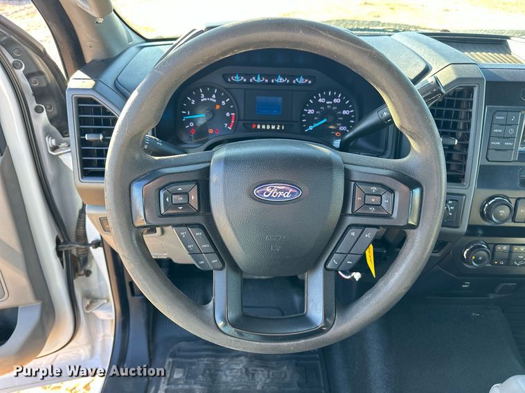 image for item EJ5212 2019 Ford F350 Super Duty flatbed pickup truck