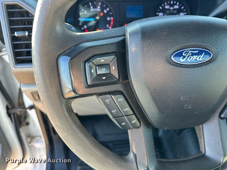 image for item EJ5212 2019 Ford F350 Super Duty flatbed pickup truck