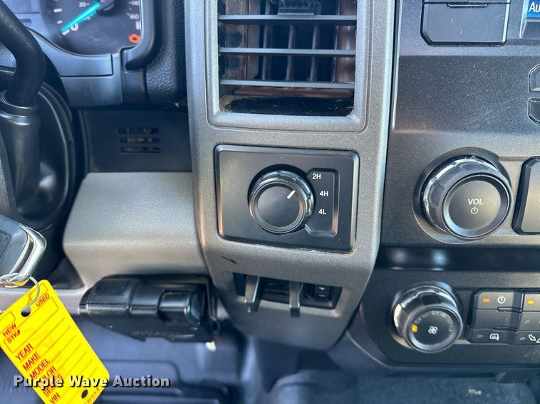 image for item EJ5212 2019 Ford F350 Super Duty flatbed pickup truck