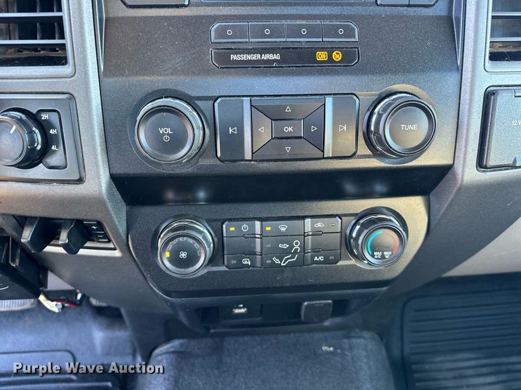 image for item EJ5212 2019 Ford F350 Super Duty flatbed pickup truck