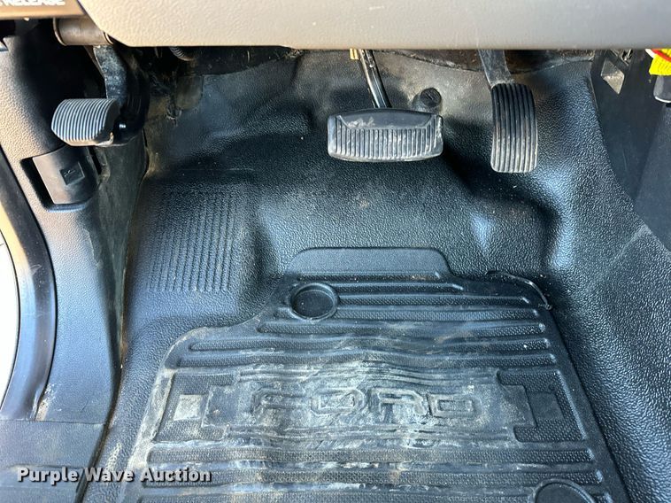 image for item EJ5212 2019 Ford F350 Super Duty flatbed pickup truck