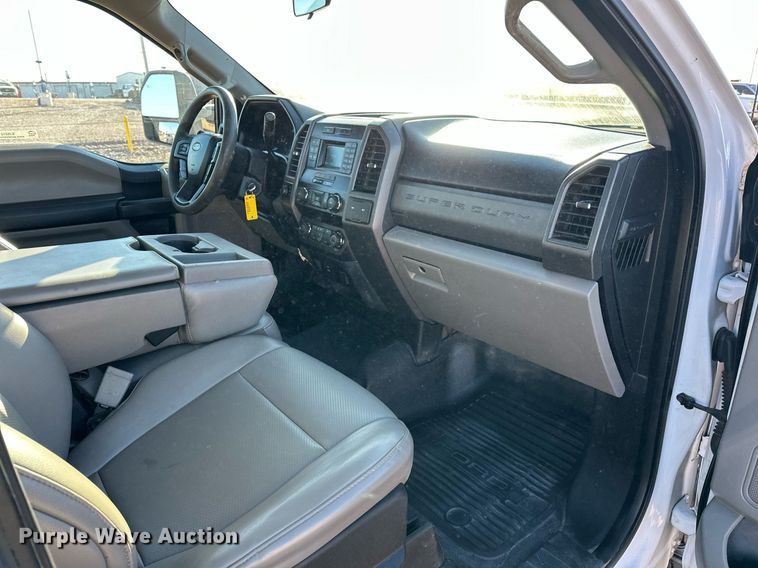 image for item EJ5212 2019 Ford F350 Super Duty flatbed pickup truck