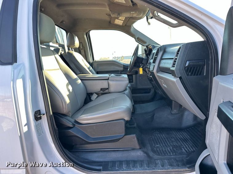 image for item EJ5212 2019 Ford F350 Super Duty flatbed pickup truck