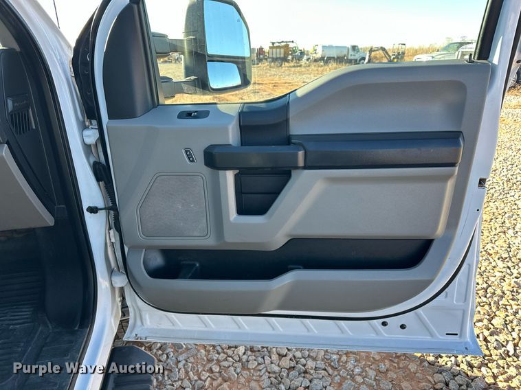 image for item EJ5212 2019 Ford F350 Super Duty flatbed pickup truck