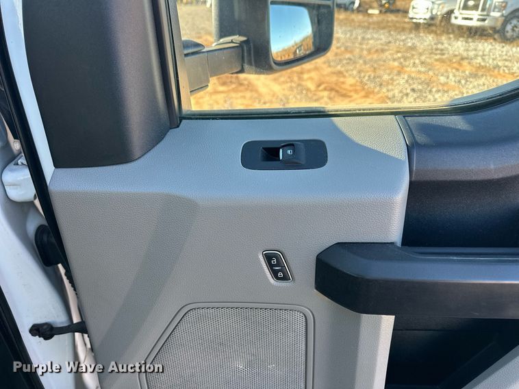 image for item EJ5212 2019 Ford F350 Super Duty flatbed pickup truck