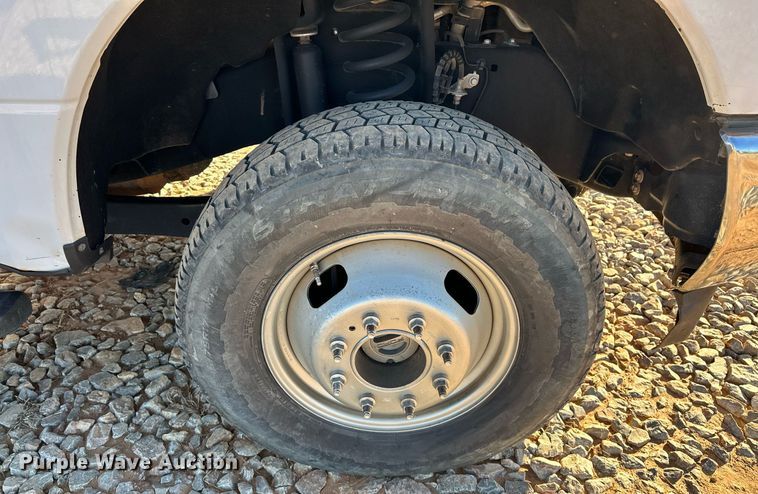 image for item EJ5212 2019 Ford F350 Super Duty flatbed pickup truck