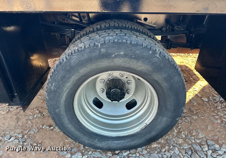 image for item EJ5212 2019 Ford F350 Super Duty flatbed pickup truck