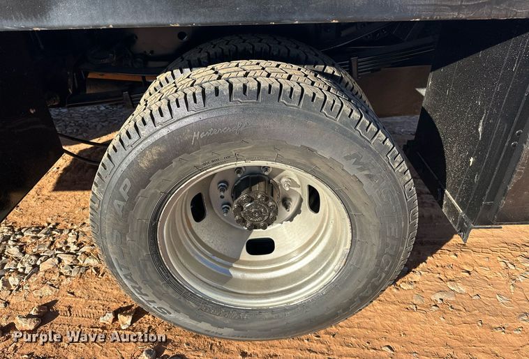 image for item EJ5212 2019 Ford F350 Super Duty flatbed pickup truck