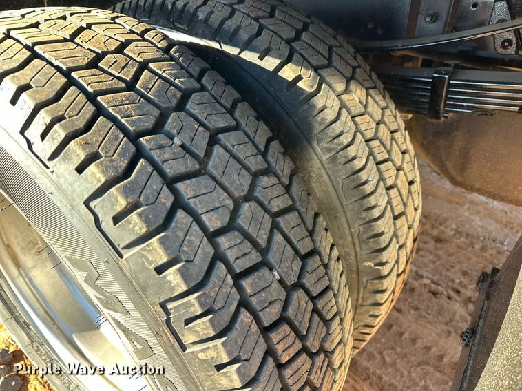 image for item EJ5212 2019 Ford F350 Super Duty flatbed pickup truck