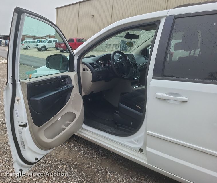 image for item EJ8128 2016 Dodge  Grand Caravan SXT van